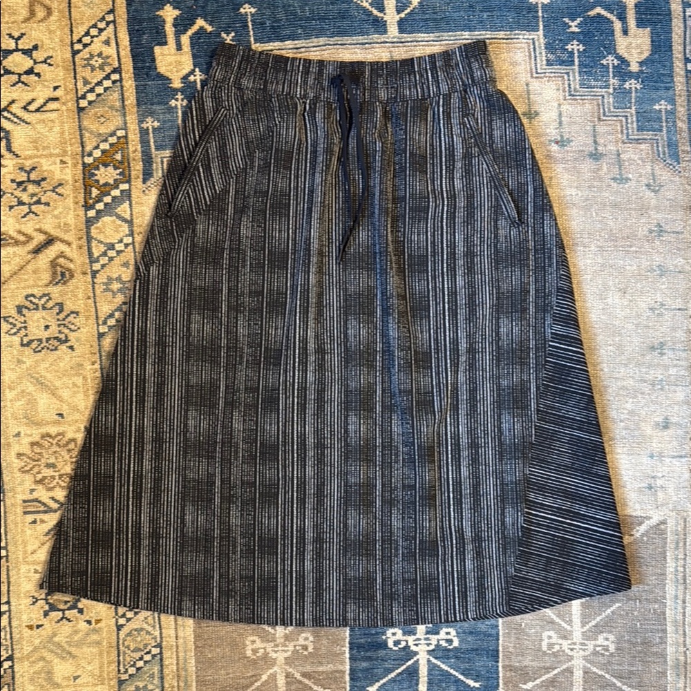 Athleta Midi Skirt with drawstring elastic waistband Sz med